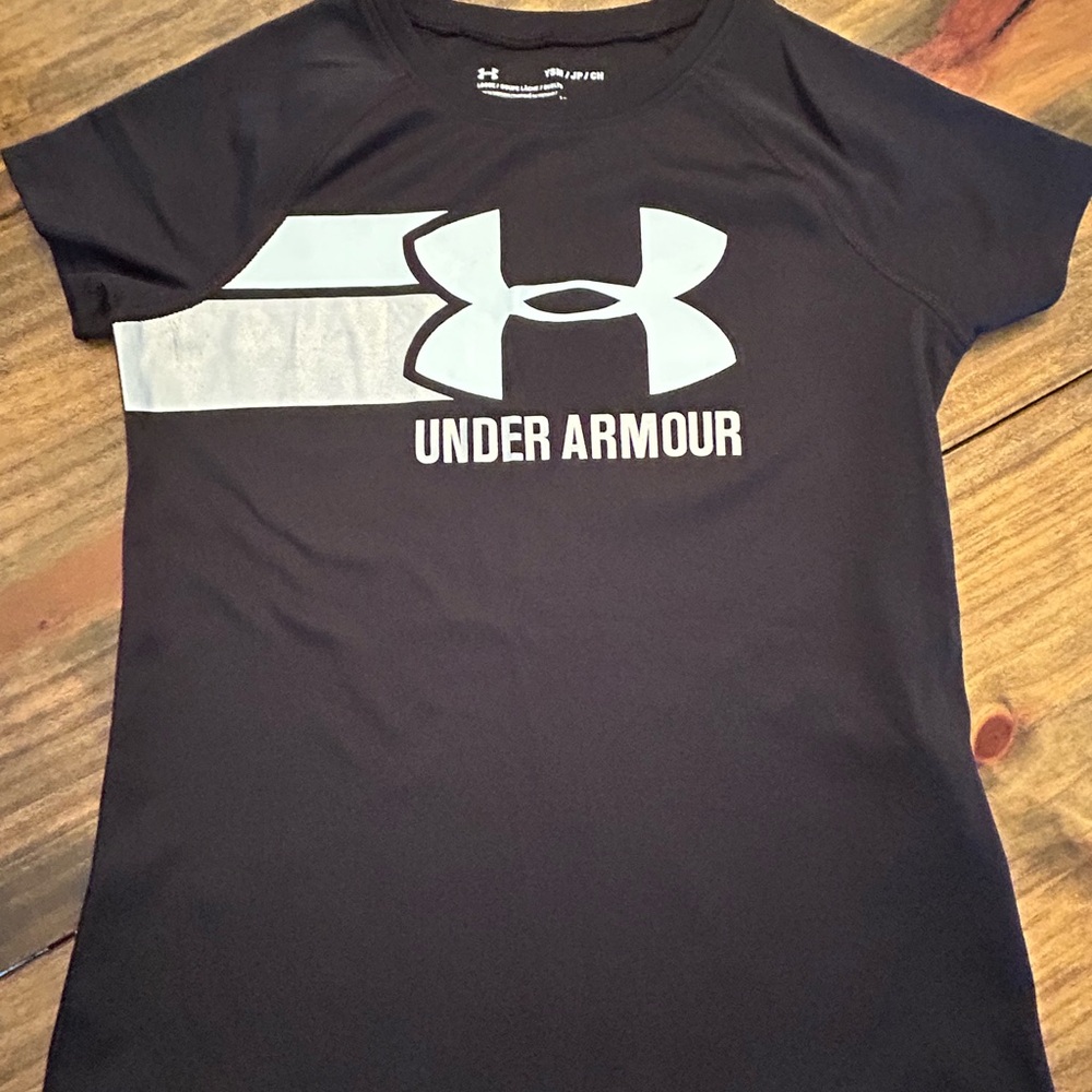✨Under Armour Black and Gray Logo Tee